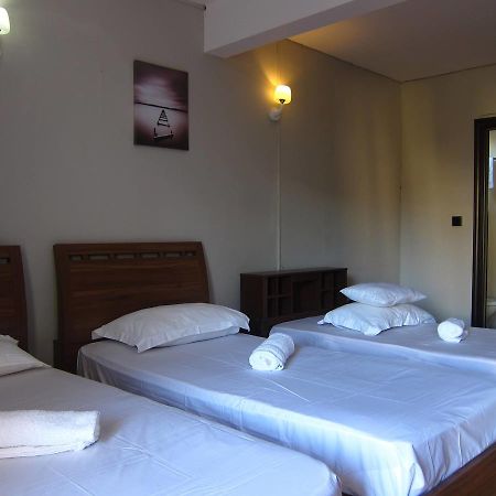 West Palm Inn Flic en Flac Ngoại thất bức ảnh