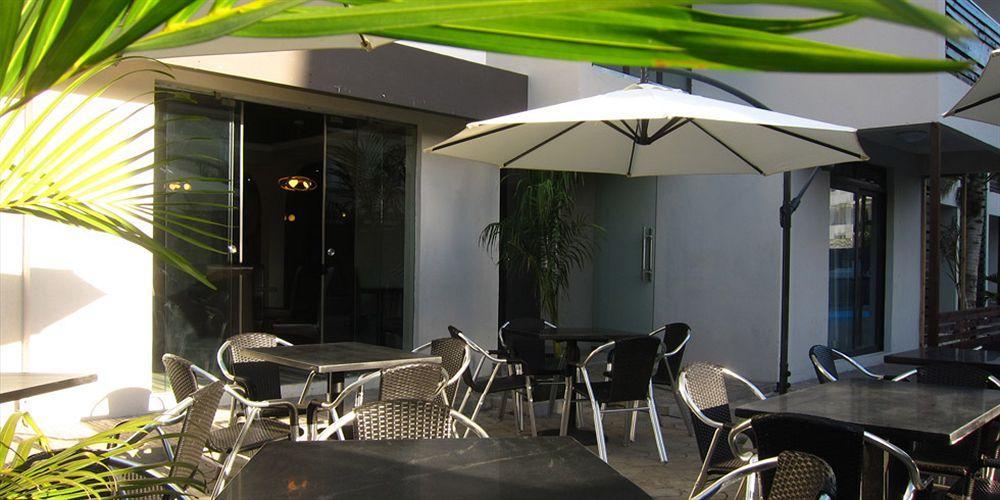West Palm Inn Flic en Flac Ngoại thất bức ảnh