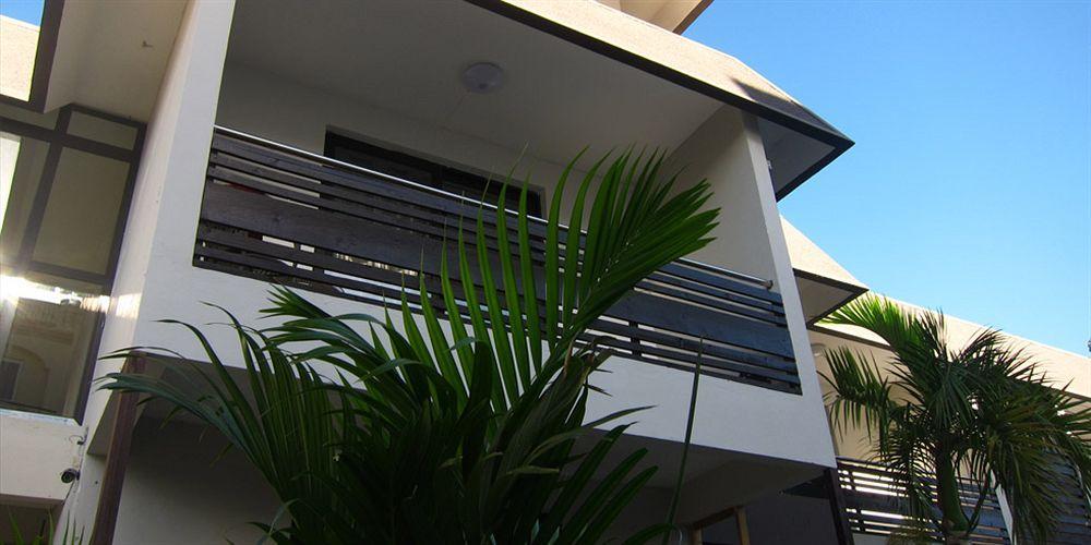 West Palm Inn Flic en Flac Ngoại thất bức ảnh