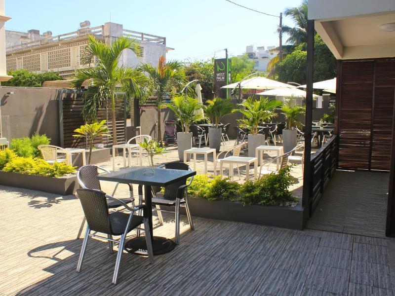 West Palm Inn Flic en Flac Ngoại thất bức ảnh