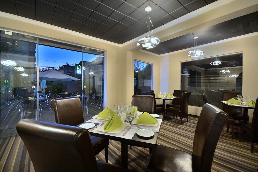 West Palm Inn Flic en Flac Ngoại thất bức ảnh