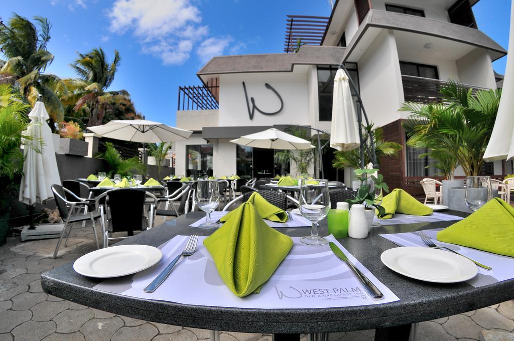 West Palm Inn Flic en Flac Ngoại thất bức ảnh
