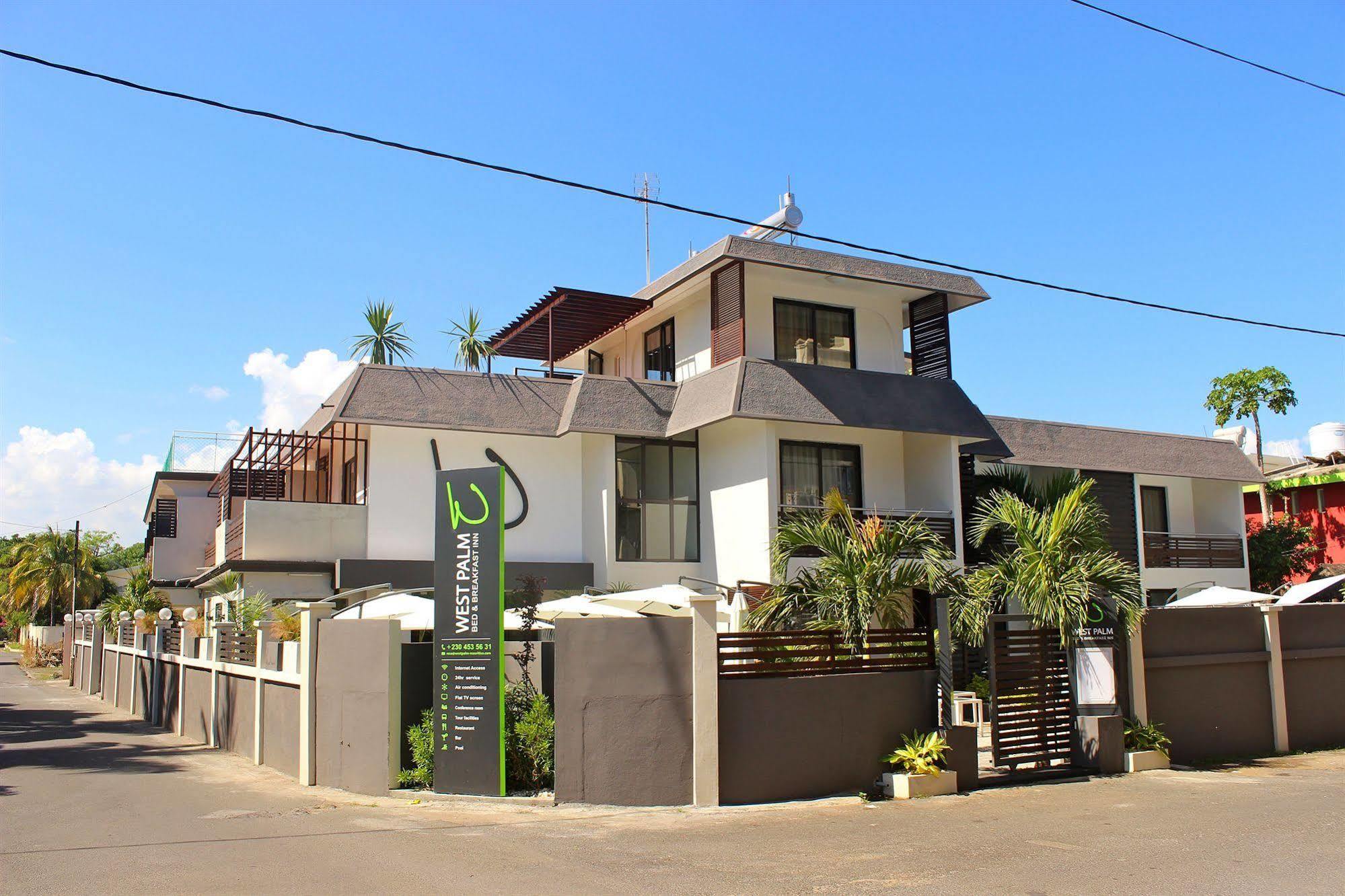 West Palm Inn Flic en Flac Ngoại thất bức ảnh