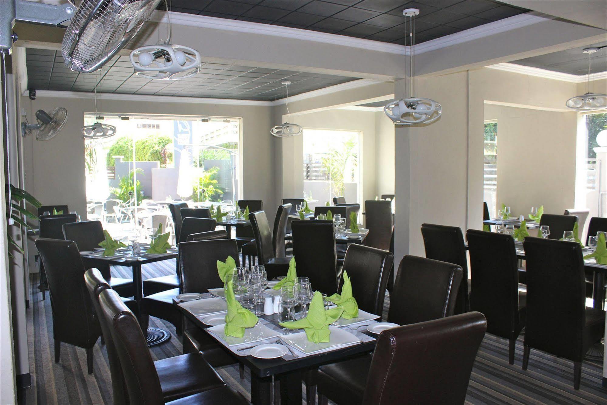 West Palm Inn Flic en Flac Ngoại thất bức ảnh