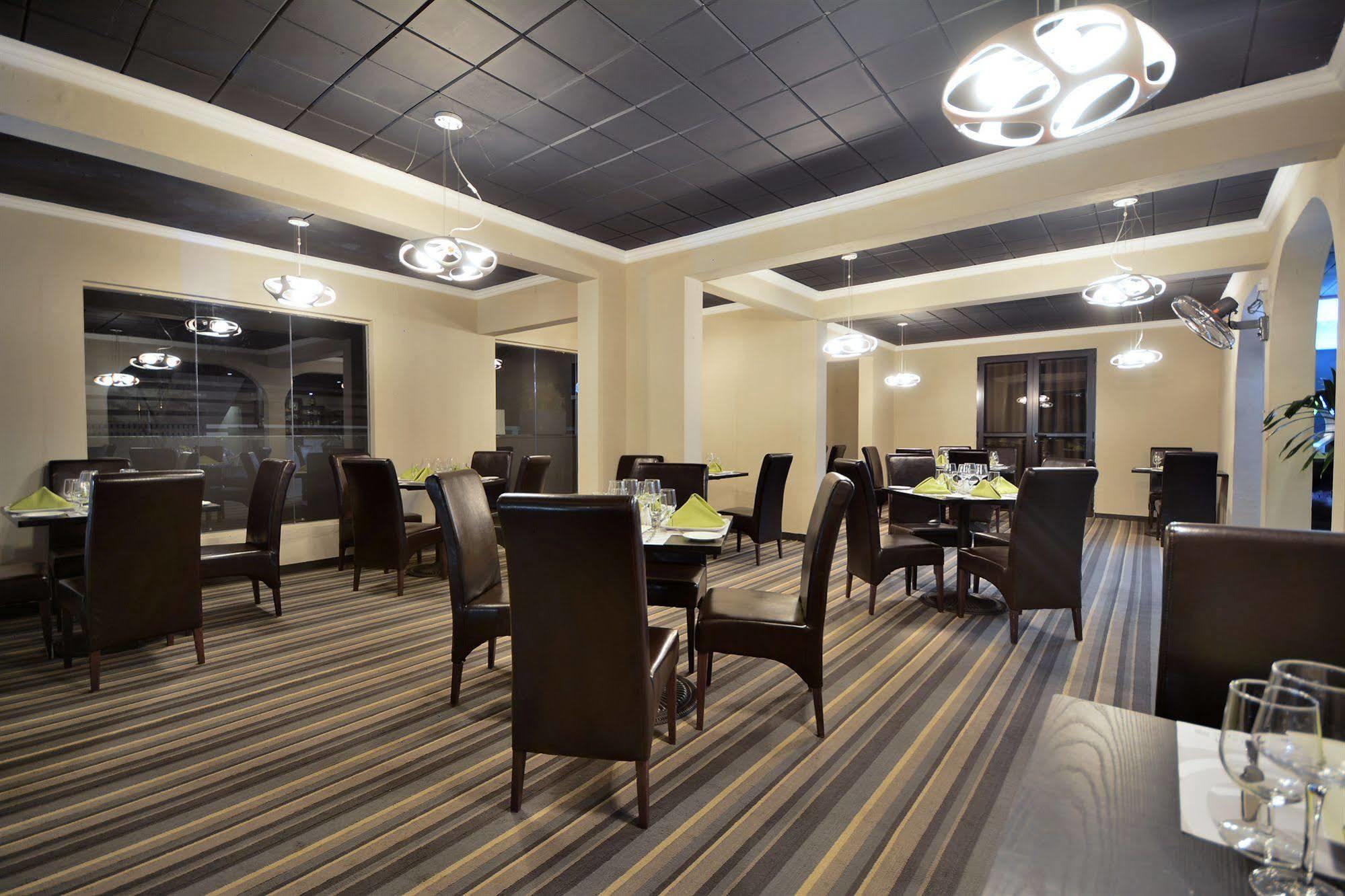 West Palm Inn Flic en Flac Ngoại thất bức ảnh