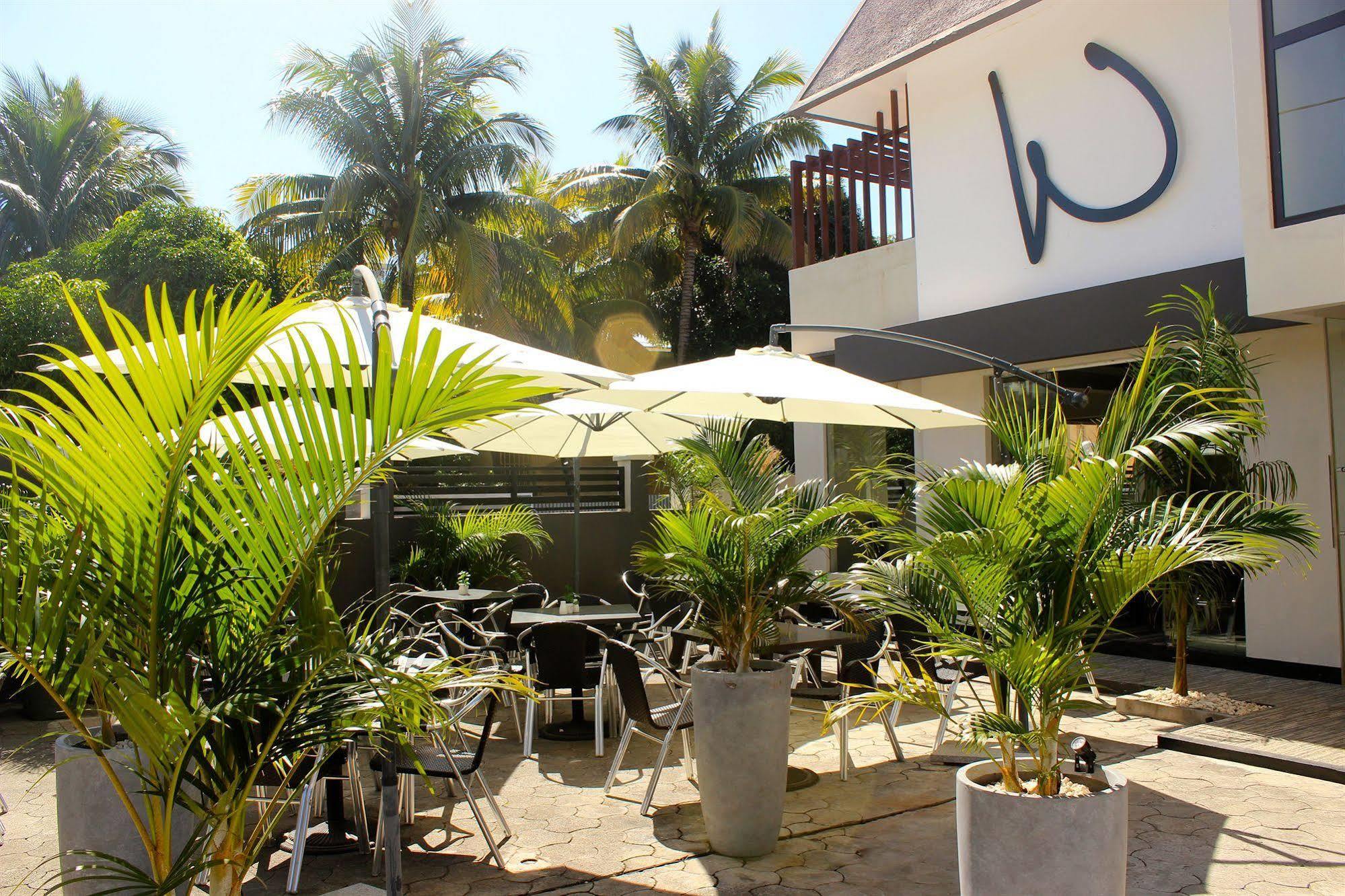 West Palm Inn Flic en Flac Ngoại thất bức ảnh