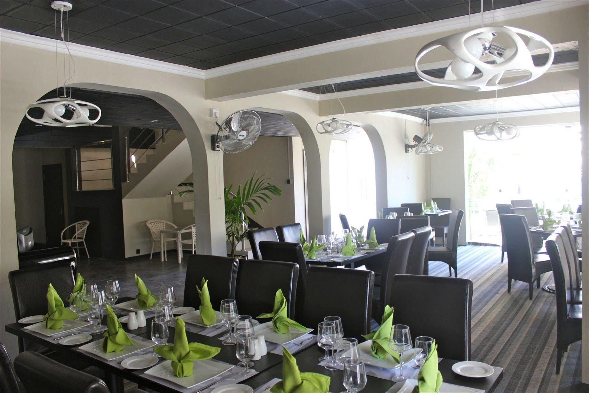 West Palm Inn Flic en Flac Ngoại thất bức ảnh