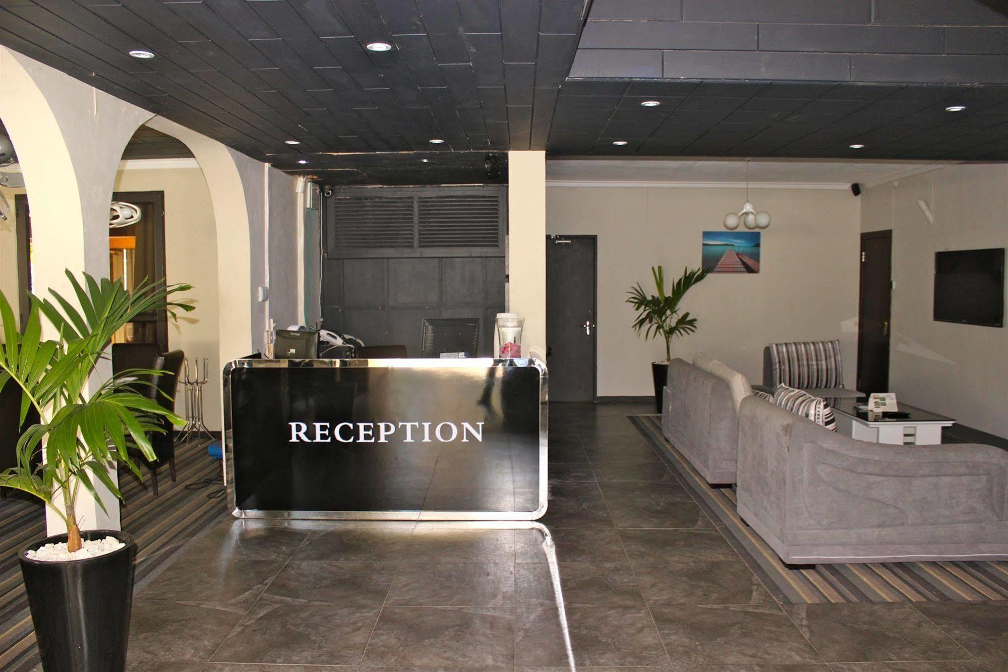 West Palm Inn Flic en Flac Ngoại thất bức ảnh