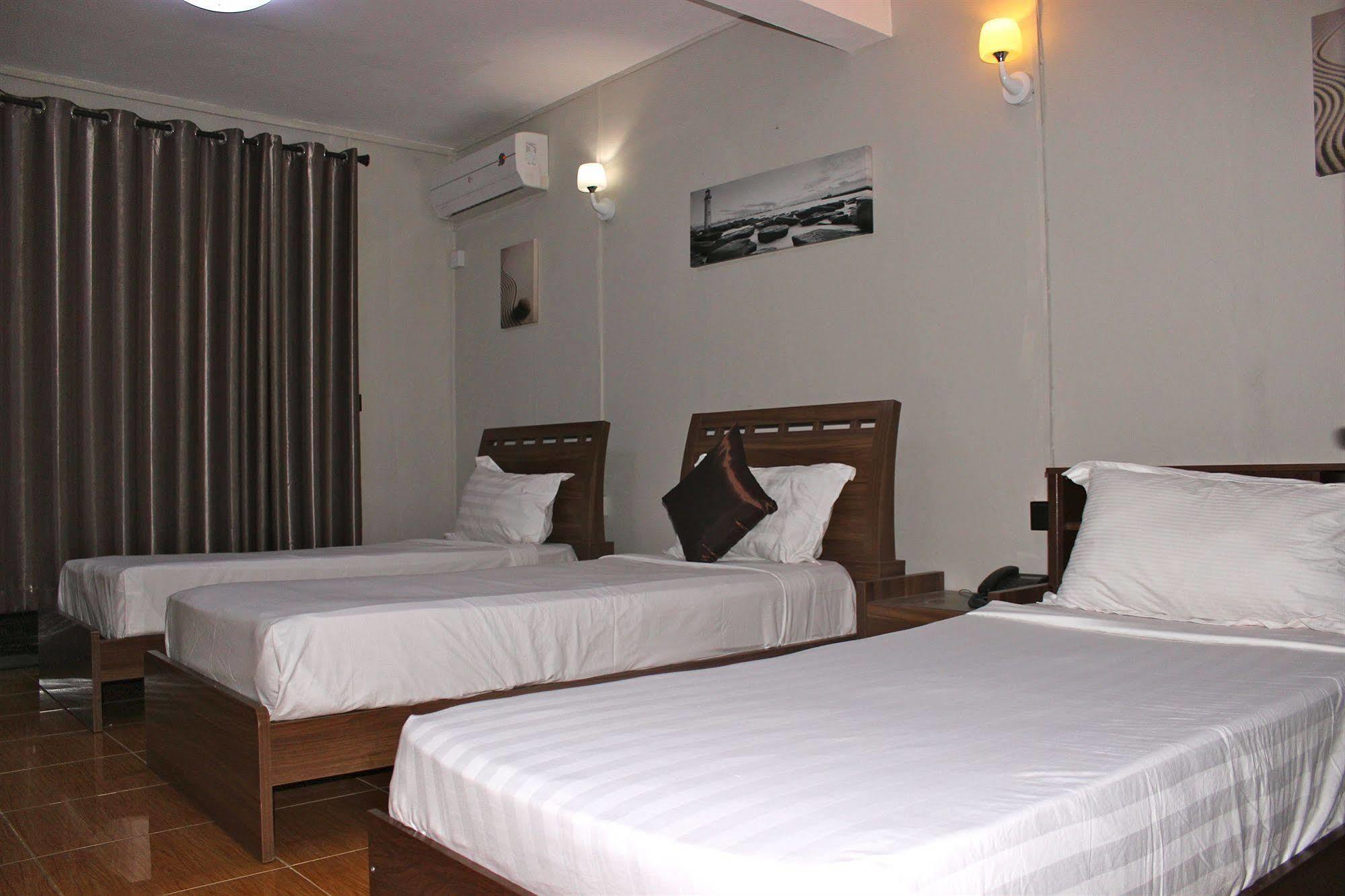 West Palm Inn Flic en Flac Ngoại thất bức ảnh