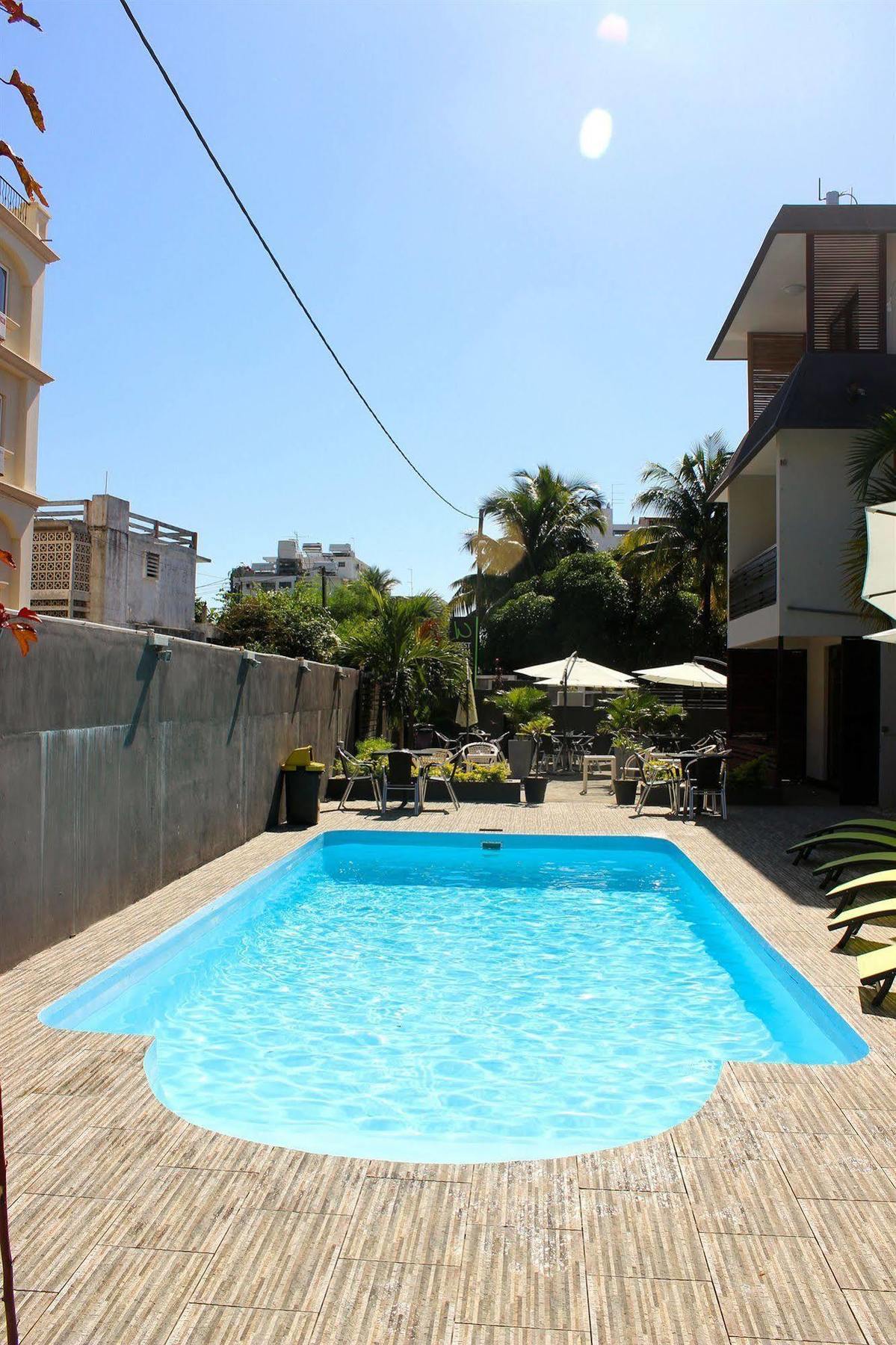 West Palm Inn Flic en Flac Ngoại thất bức ảnh