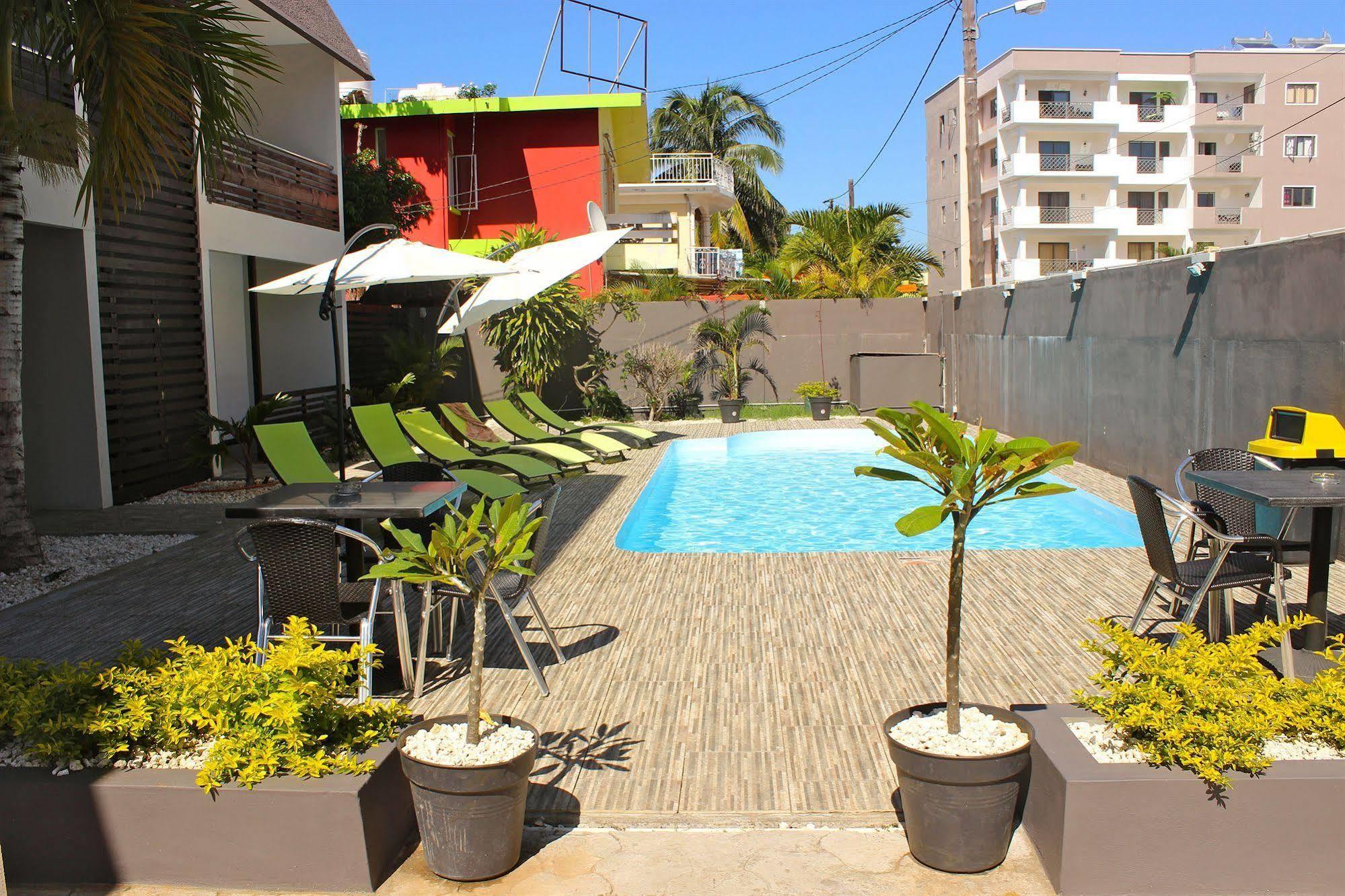 West Palm Inn Flic en Flac Ngoại thất bức ảnh