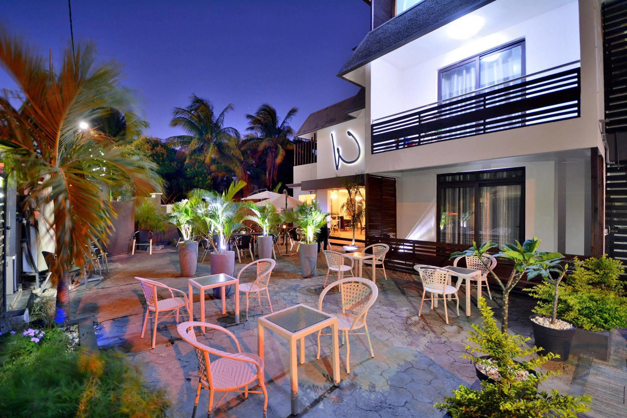 West Palm Inn Flic en Flac Ngoại thất bức ảnh