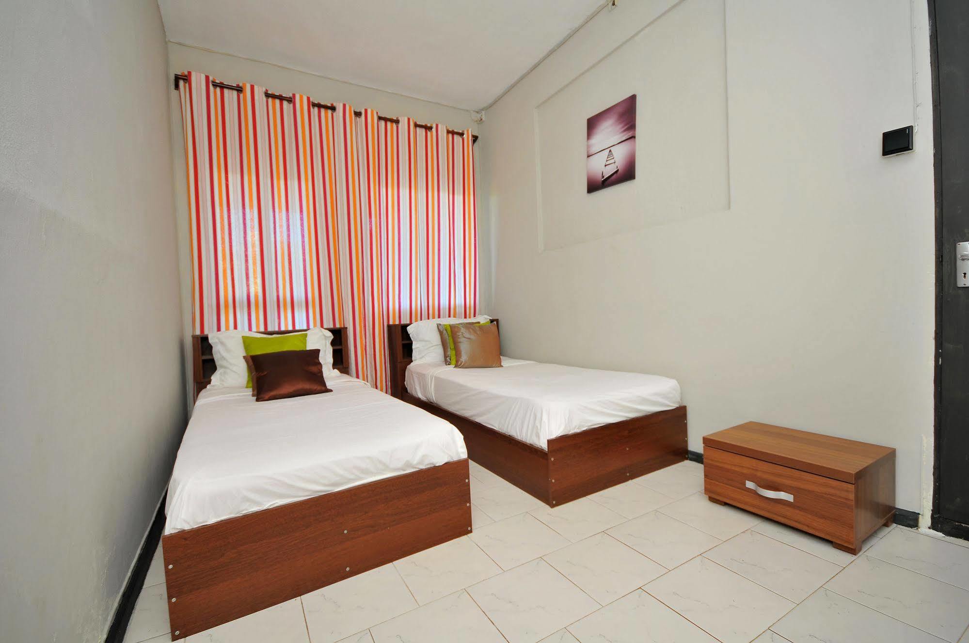 West Palm Inn Flic en Flac Ngoại thất bức ảnh