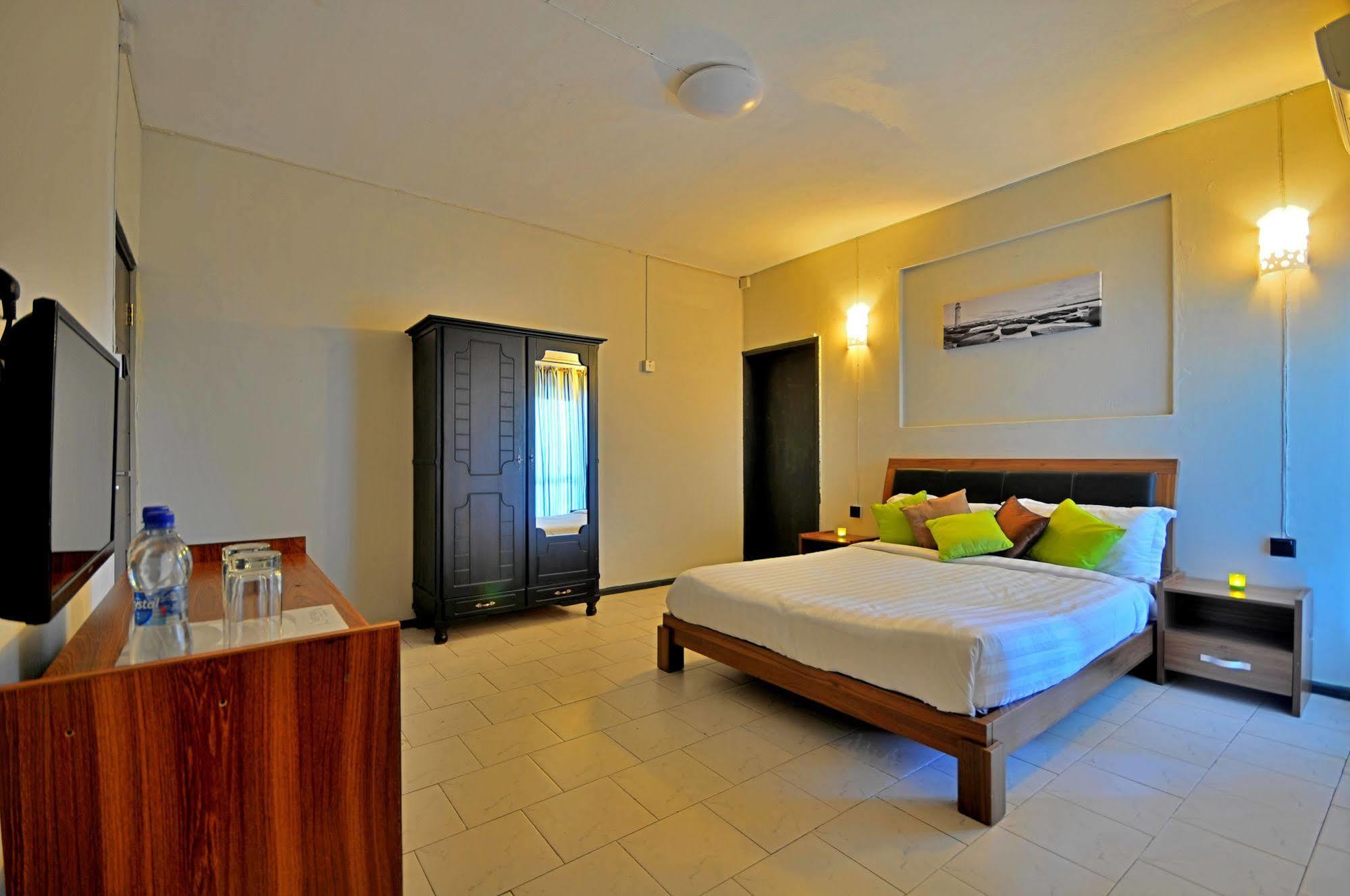 West Palm Inn Flic en Flac Ngoại thất bức ảnh