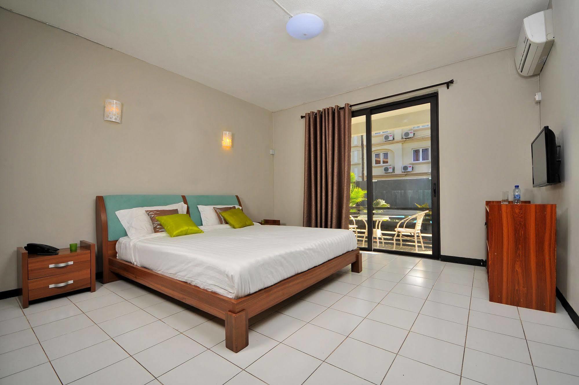 West Palm Inn Flic en Flac Ngoại thất bức ảnh