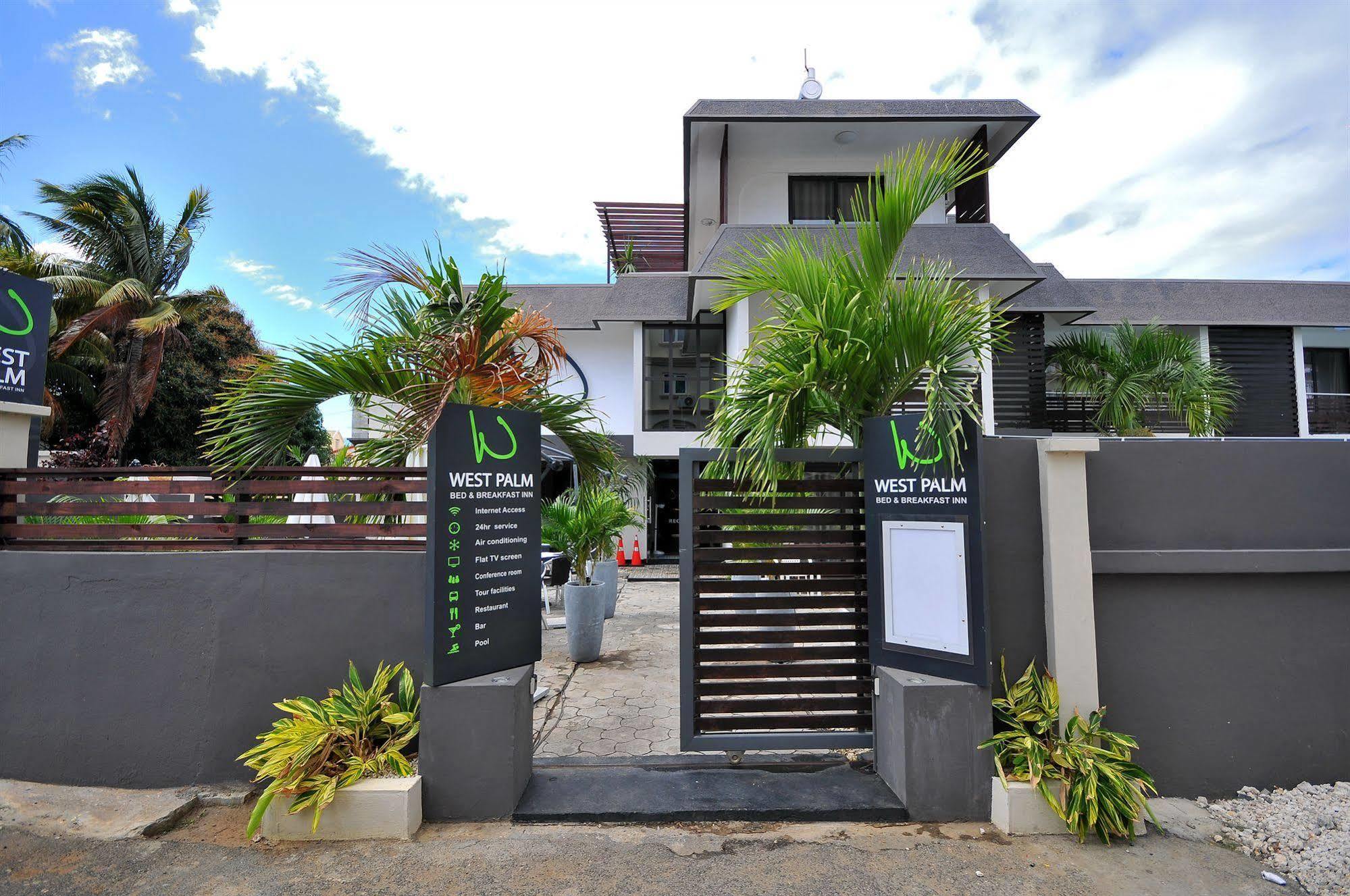 West Palm Inn Flic en Flac Ngoại thất bức ảnh