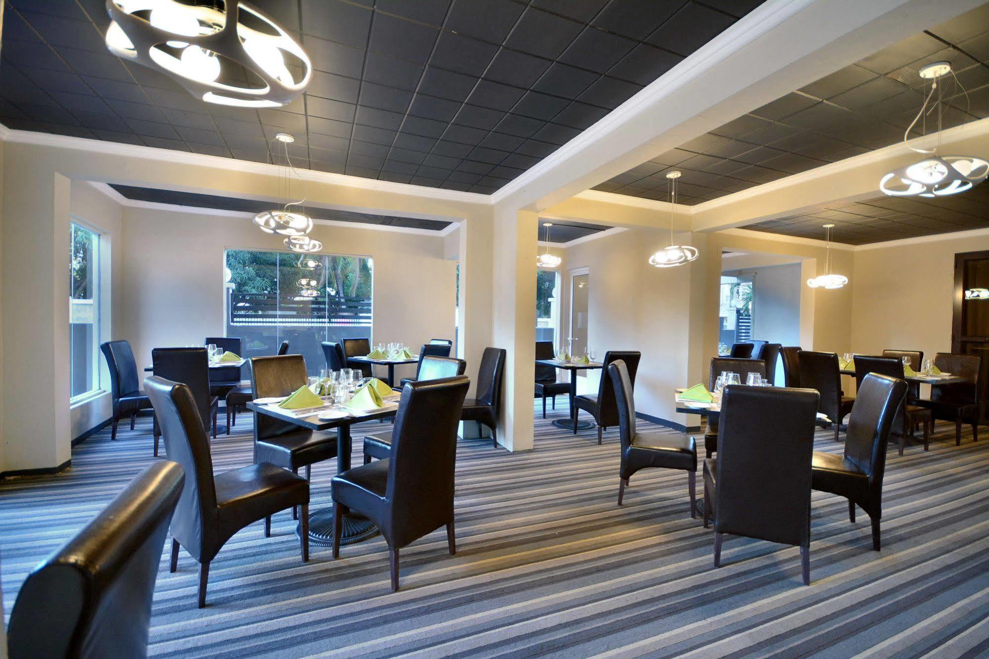 West Palm Inn Flic en Flac Ngoại thất bức ảnh